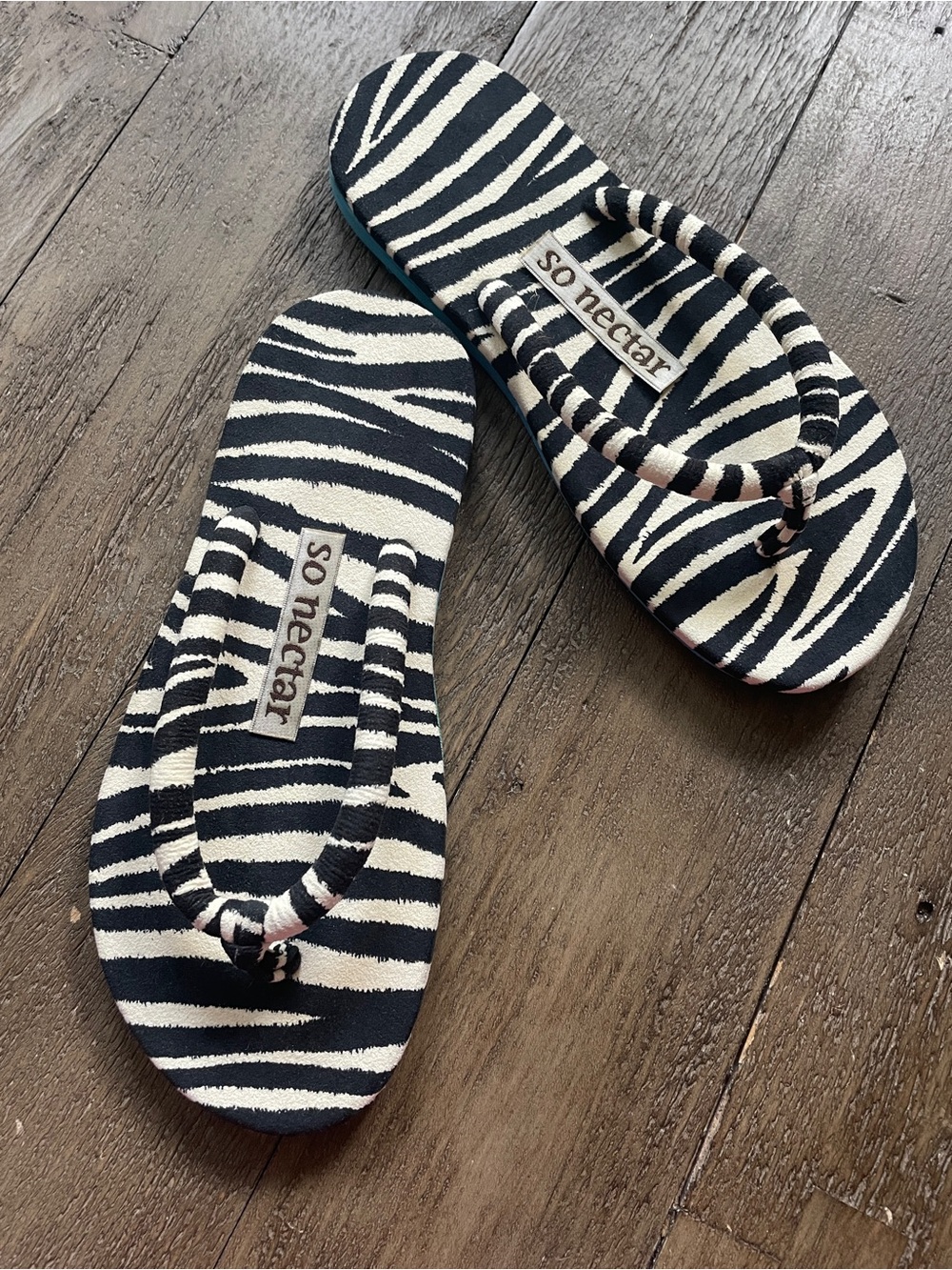 So Nectar Zebra Flip Flops 6-6.5